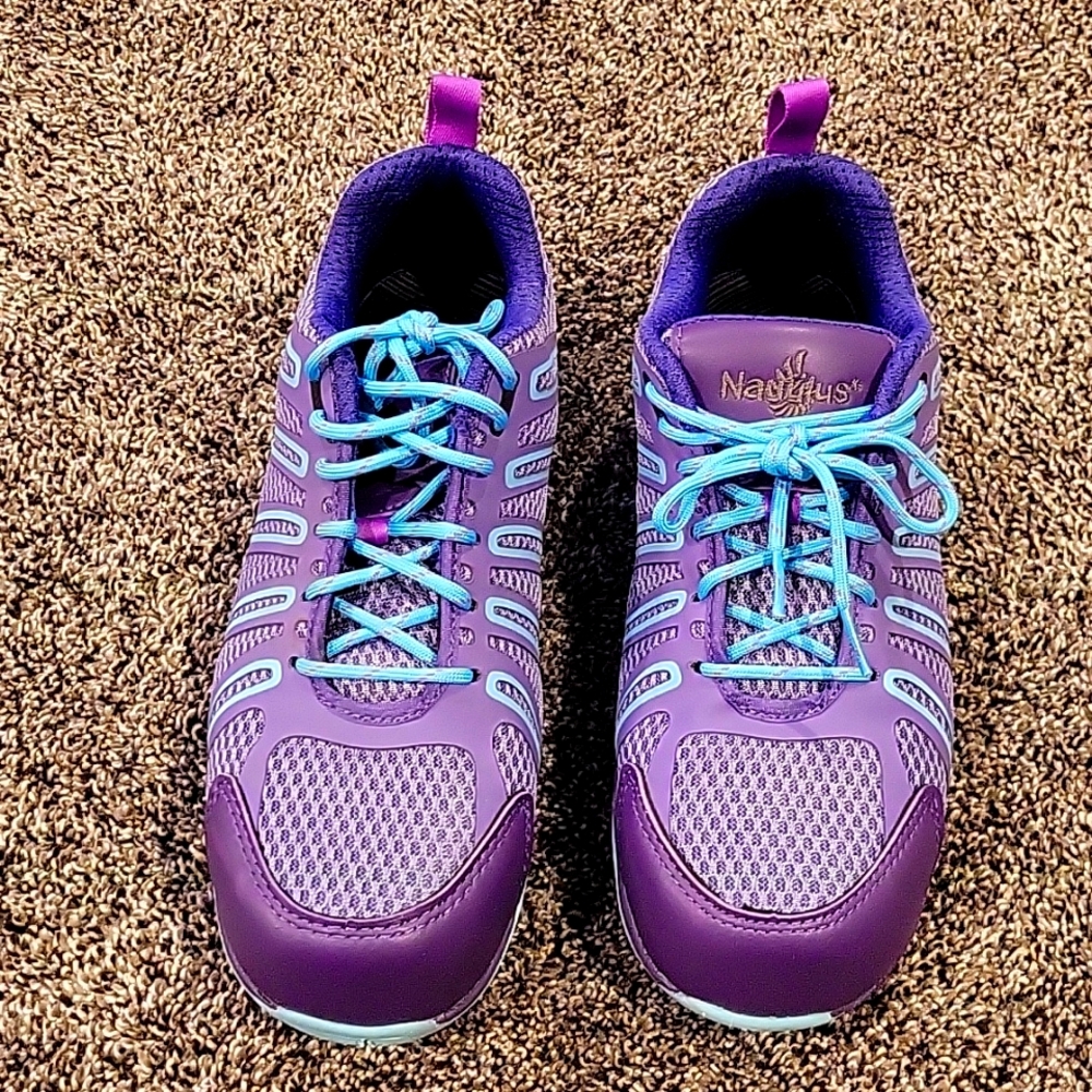 Nautilus purple slip resistant like new condition 💜 size 9.5